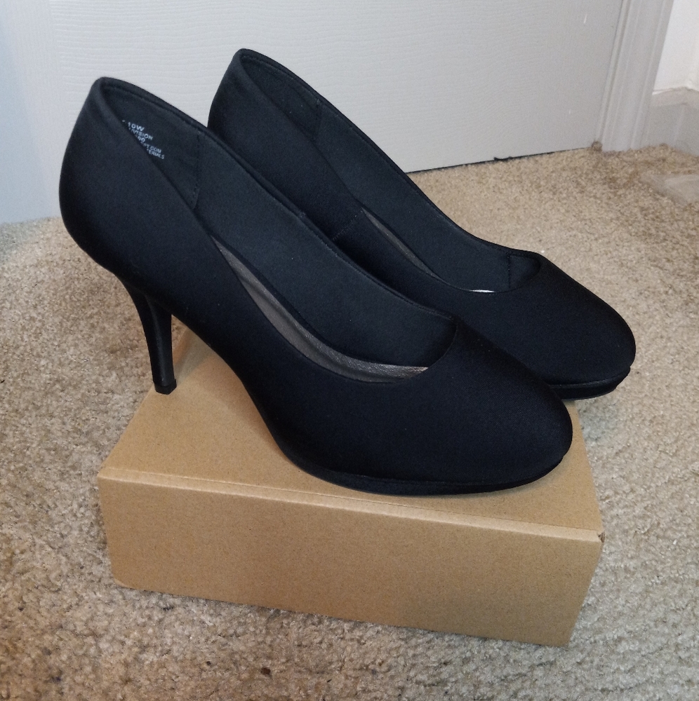 Chelsea Moreland Black 3 1/2inch Heels